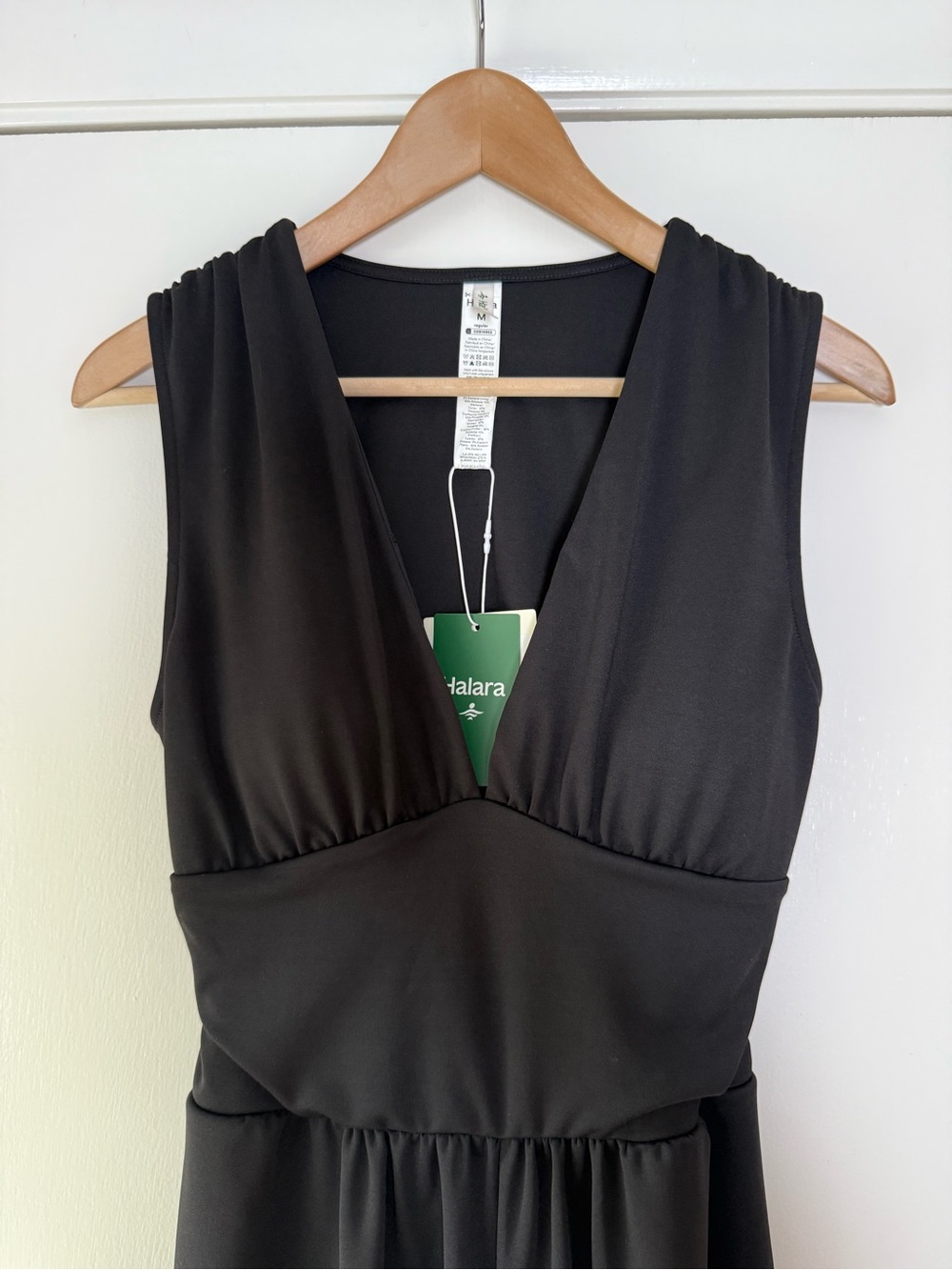 🆕 Halara V-Neck Sleeveless Ruched Pocket Jumpsuit Easy Peezy Black Chic Sporty - Picture 10 of 16